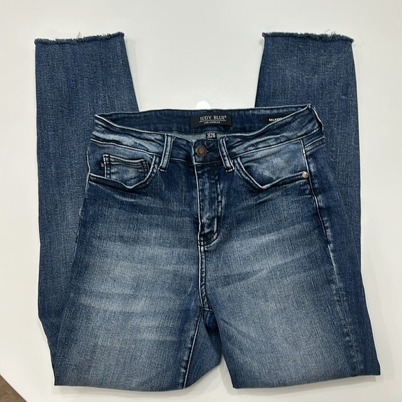 Judy Blue High-Rise Raw Hem Relaxed Fit Jean Sz 3/26 Item# BA - Picture 4 of 8